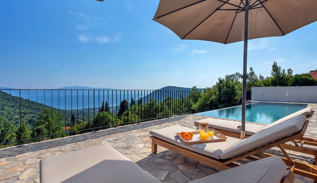 Villa with spectacular sea views, 2 bedrooms, swimming pool