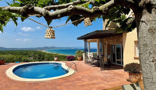 Villa with splendid sea view, 500 m. from the beach, Wifi, pool