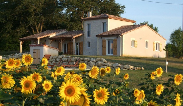 Villa with Stunning Views, Pool and Fast WiFi