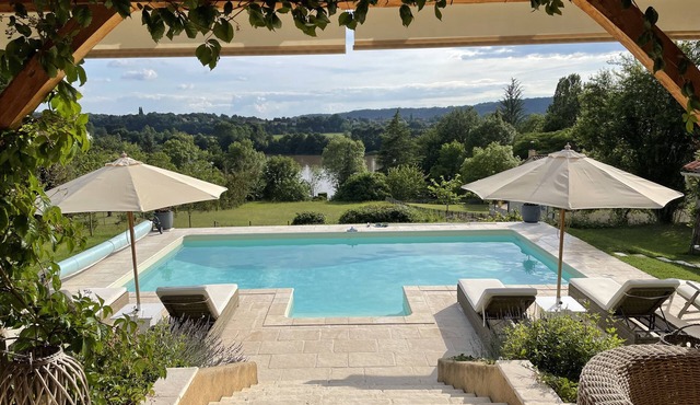 Villa with stunning views of River Dordogne