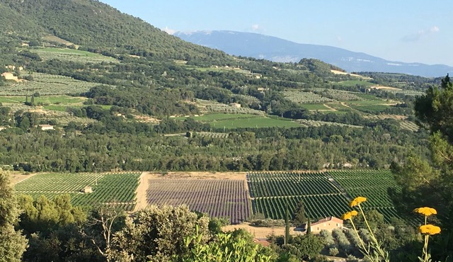 Villa with sunny swimming pool. Breathtaking view over the countryside.