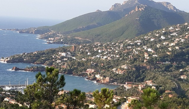 Villa with superb sea view , 6 people, close to CANNES and SAINT TROPEZ