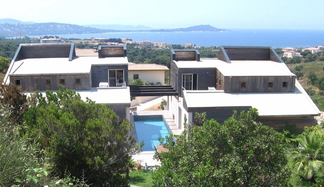 Villa with swimming pool and beautiful sea view close to beaches and shops