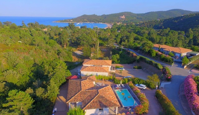 VILLA WITH SWIMMING POOL 10X4.5 SOUTH CORSICA ON 2000 M2 FENCED GARDEN