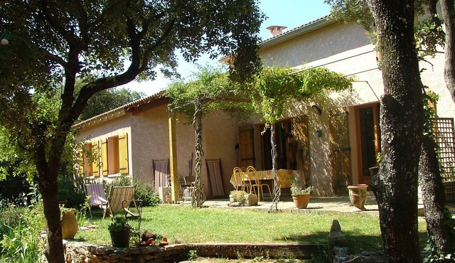 Villa with swimming pool for 8 people, between Uzès and Pont du Gard
