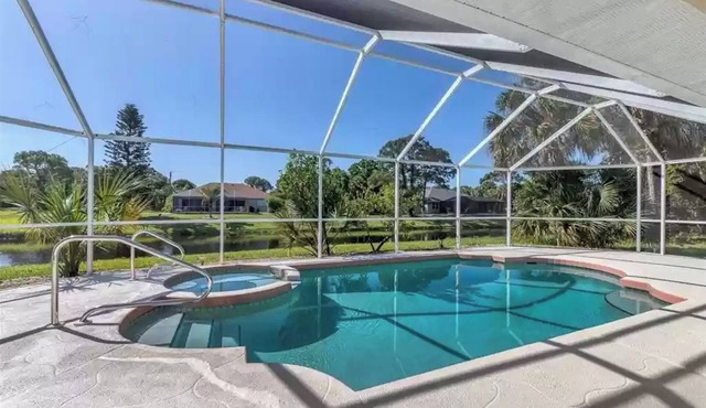 Villa with swimming pool & spa - Poolside Grill, Family-friendly, Water-view
