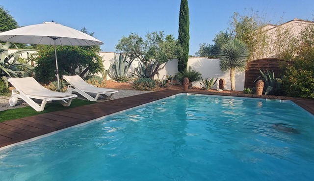 Villa with swimming pool, relaxing under the olive trees