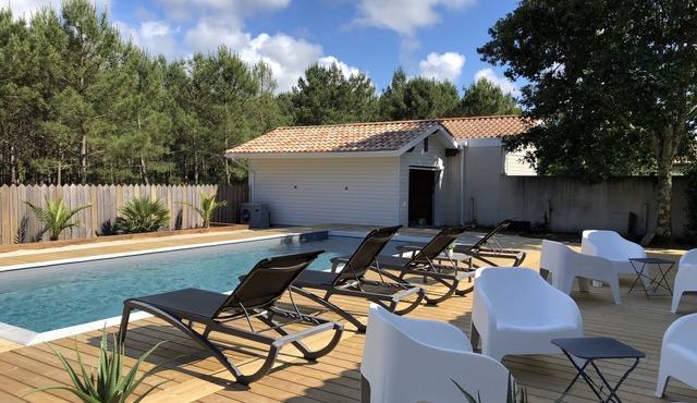 villa with swimming pool in a very quiet area of biscarrosse plage