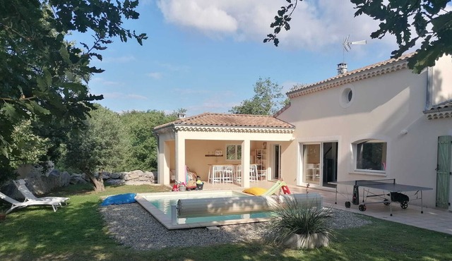 Villa with swimming pool & pétanque court