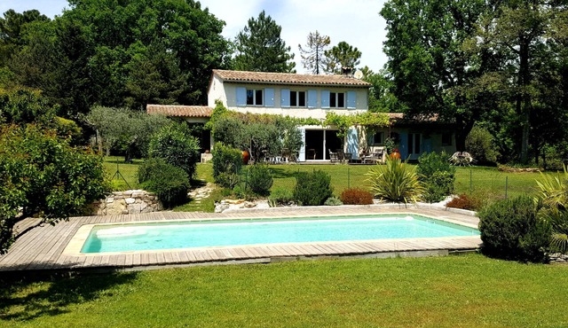 VILLA with SWIMMING POOL plot 5000m2 quiet area near river lake sea