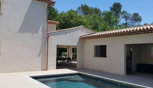 Villa with swimming pool, quiet and close to city center near Grasse and Cannes