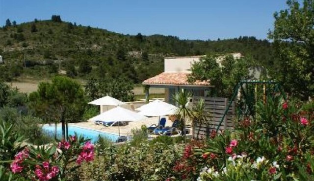 Villa with swimming pool and Mediterranean garden 25 KM from the sea