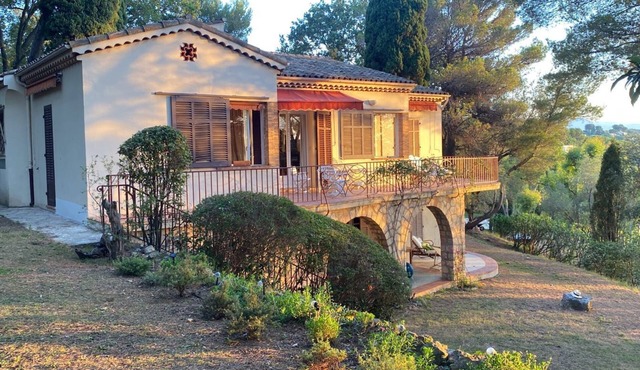 Villa with swimming pool, calm and greenery 5 minutes from Cannes