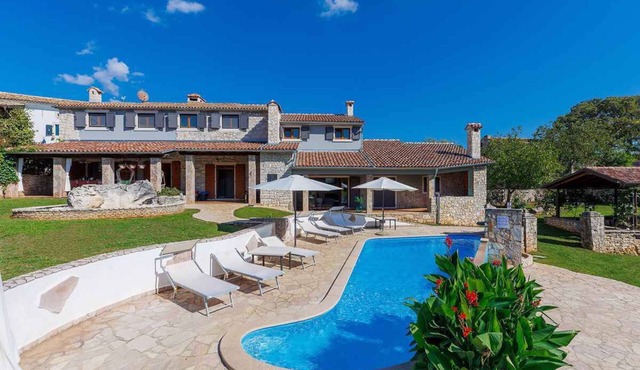 Villa with swimming pool, sauna and indoor pool