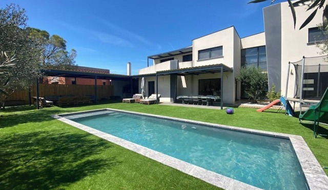 Villa with swimming pool in Narbonne