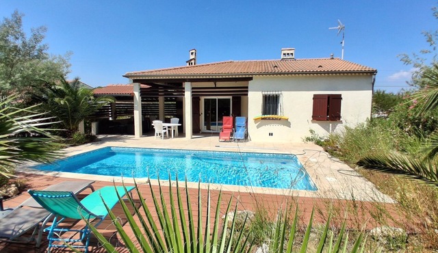 Villa with swimming pool not overlooked near the gulf of Saint-Tropez