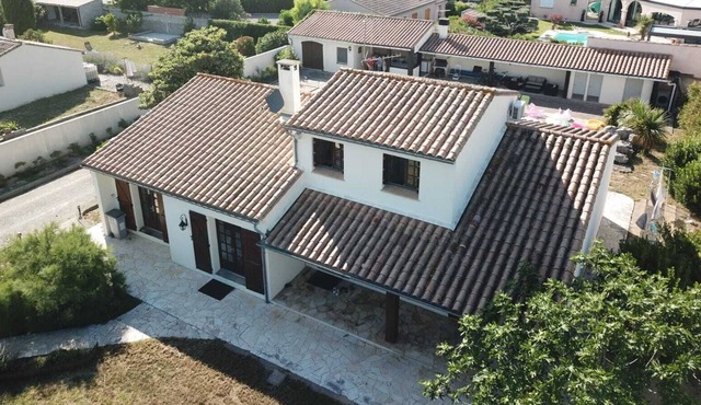 Villa with swimming pool 10 'from Carcassonne