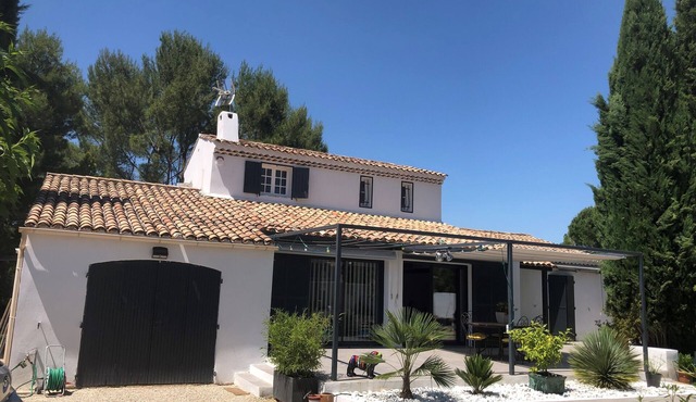 Villa with swimming pool in Pertuis Sud Luberon in Provence