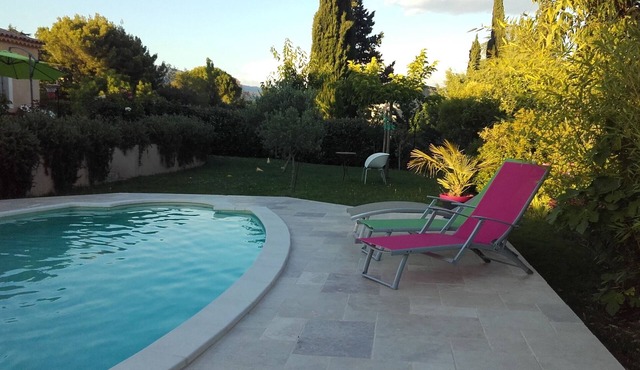 Villa with swimming pool and air conditioning in the heart of the luberon