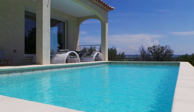Villa with swimming pool, bowling green and panoramic view