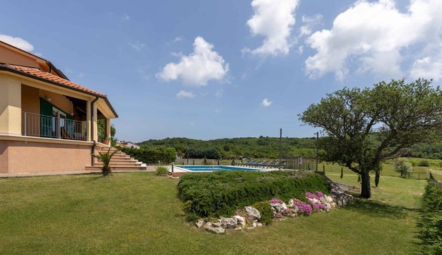 Villa with swimming pool in a quiet area