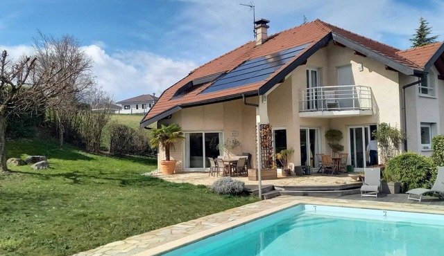 Villa with swimming pool, south-facing enclosed garden and beautiful mountain view