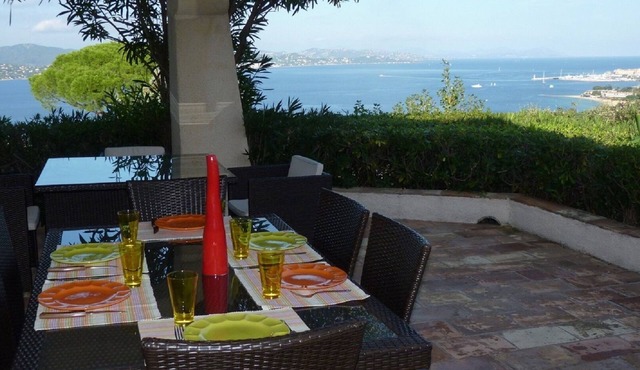 Villa with swimming pool and exceptional view over the bay of Saint-Tropez