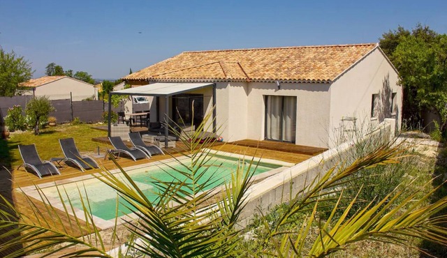 Villa with swimming pool in the heart of the Luberon Natural Park