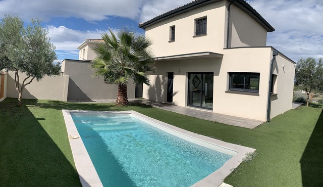 VILLA with swimming pool, breathtaking view of the Sesquiers lake