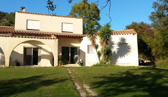 Villa with swimming pool, located in the heart of the Catalan garrigue.
