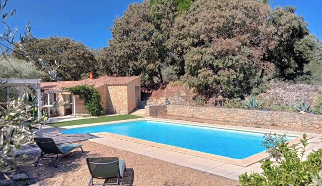 Villa with swimming pool, 5 minutes from the center of Nîmes