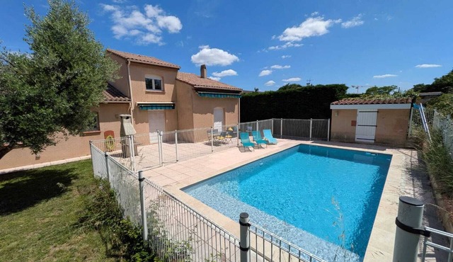 Villa with swimming pool in Seilh near Toulouse