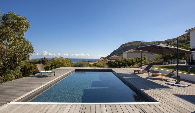 Villa with swimming pool, fully air-conditioned, 2 minutes walk from Sisco beach