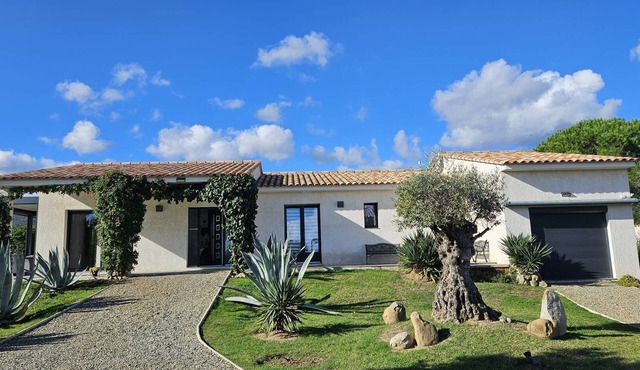 Villa with swimming pool for 6 people - Air conditioning, Wi-Fi, beach within walking distance