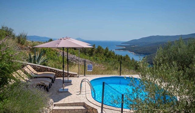 Villa with swimming pool and panoramic views