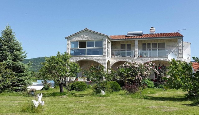 Villa with tennis court, gym and sauna
