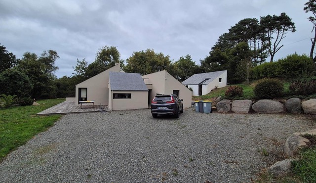 Villa with Tennis & Studio on 1ha 3min from the beaches of the Pink Granite Coast