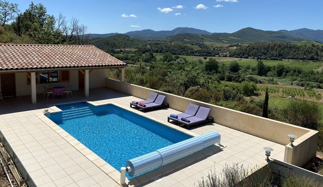 Villa with total privacy on the edge of the beautiful village of Roquebrun. ​