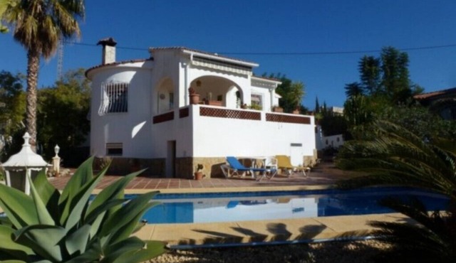 Villa with two bedrooms and private pool in a quiet area