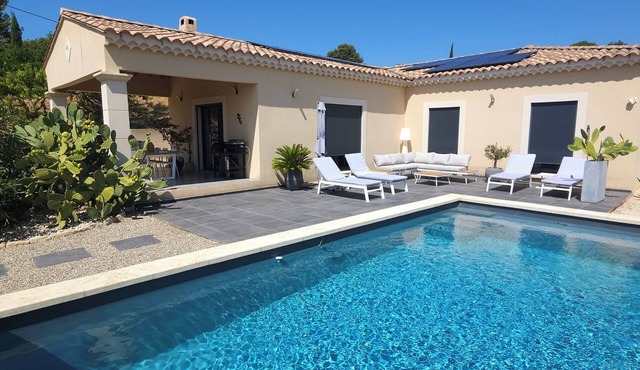 VILLA WITH VIEW OF MONT VENTOUX equipped for cyclists