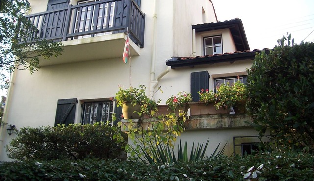 Villa with view of the sea on wooden hill, quiet, beaches and town-centre nearby