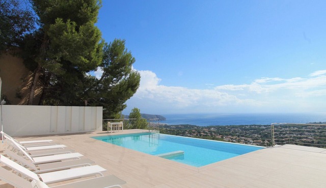 Villa Wivine - Exceptional Luxury holiday villa in Moraira at the Costa Blanca nearby the beach.