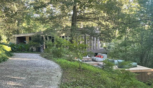 Villa/wooden house in the forest/Beaches 5km away - air-conditioned - sleeps 8/Spa pool