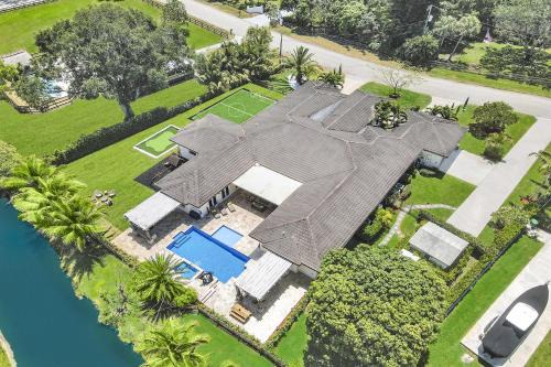 Villa wpool mini-golf firepits