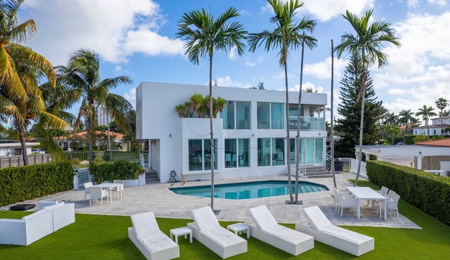 Villa Wynn – Contemporary Miami Waterfront Villa