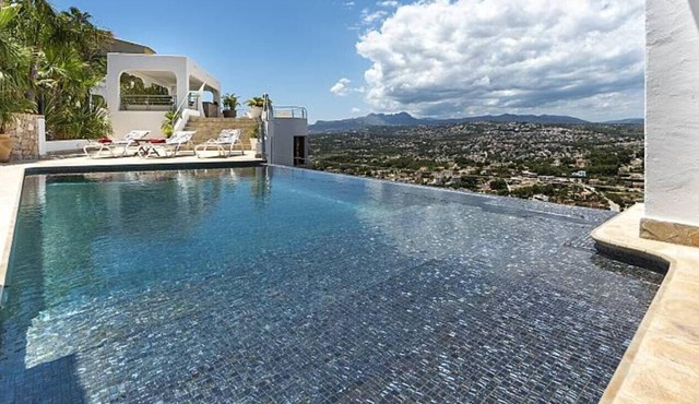 Villa "Xenofilia 4" with Mountain View, Private Inifinty Pool & Wi-Fi