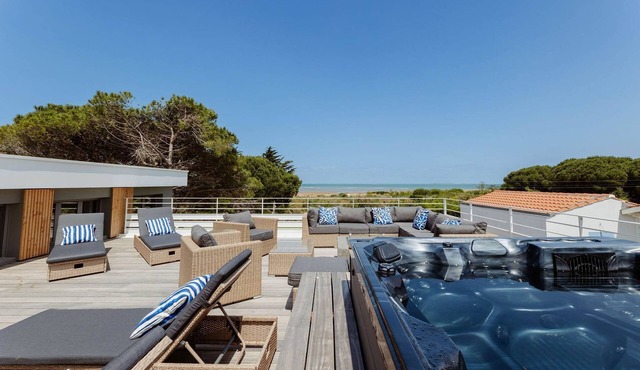 Villa XO 17 5* Ile d'Oléron 15 pers Jacuzzi 50m beach, sea view, marsh view