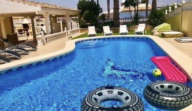 Villa Yanina GA With Private Heated Pool Fully Airconditiong Included