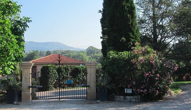 Villa Zelda Large 3bed 100m².Stylish French Decor.Pool & Garden.Amenities nearby