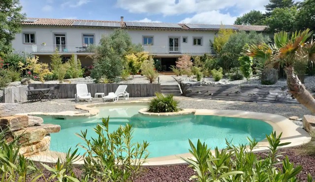 Villa 'Zen Et Tropicale' with Mountain View, Shared Pool and Wi-Fi